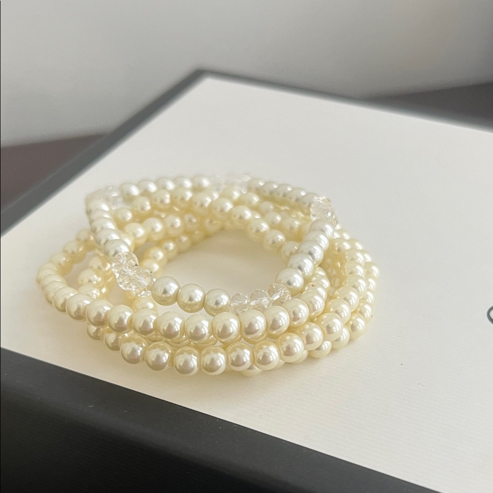 Elegant Pearl Bracelet